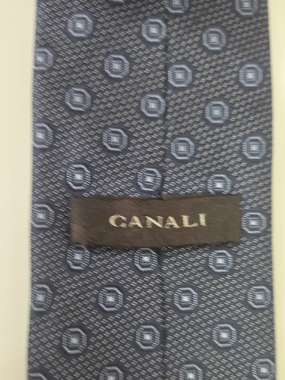 Canali Mens Dark Blue 100% Silk Tie with Light Blue Medallion Pattern 3.5x59.5